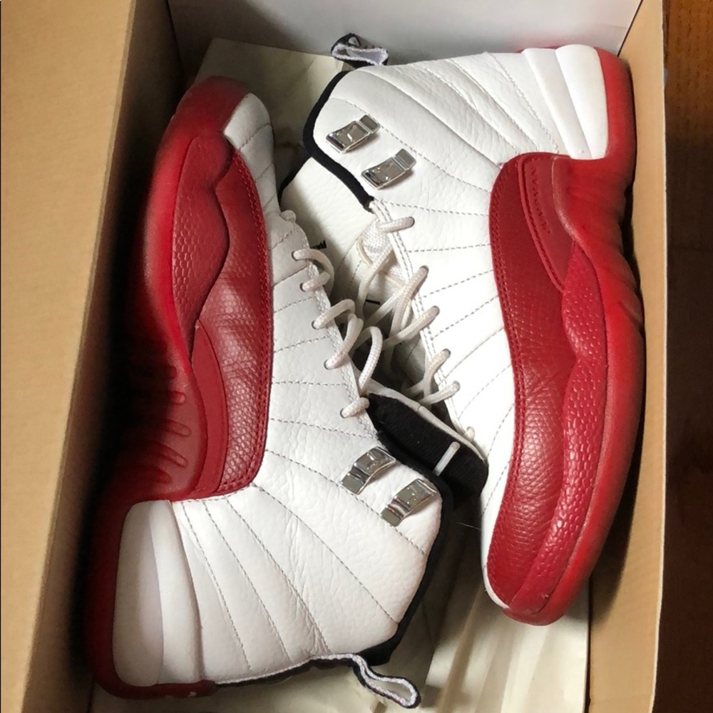 Air jordan 12  - 4Y - 5.5 Women
